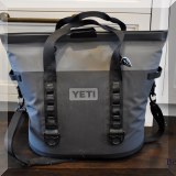 Z04. Yeti cooler. 